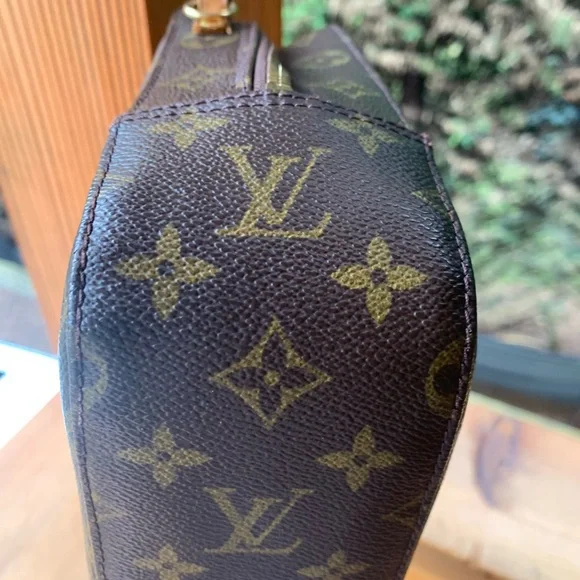Louis Vuitton Monogram Spontini Bag - Picture 7 of 16
